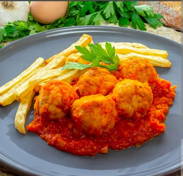 Albóndigas con tomate de pollo