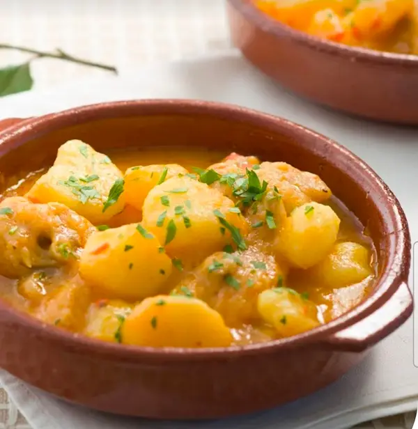 Cazuela de patatas con pollo