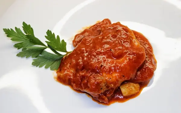 Lomo o magro de cerdo con tomate