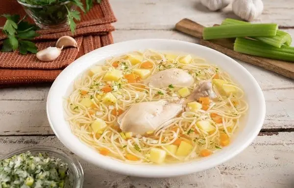 Sopa de pollo